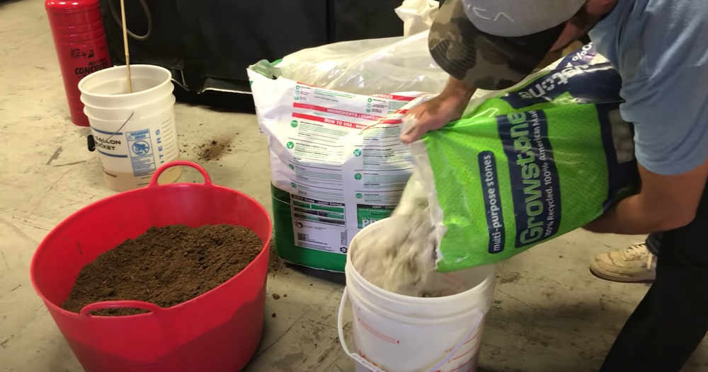 Living Soil Recipe How to Make Living Soil with a List of Ingredients ...
